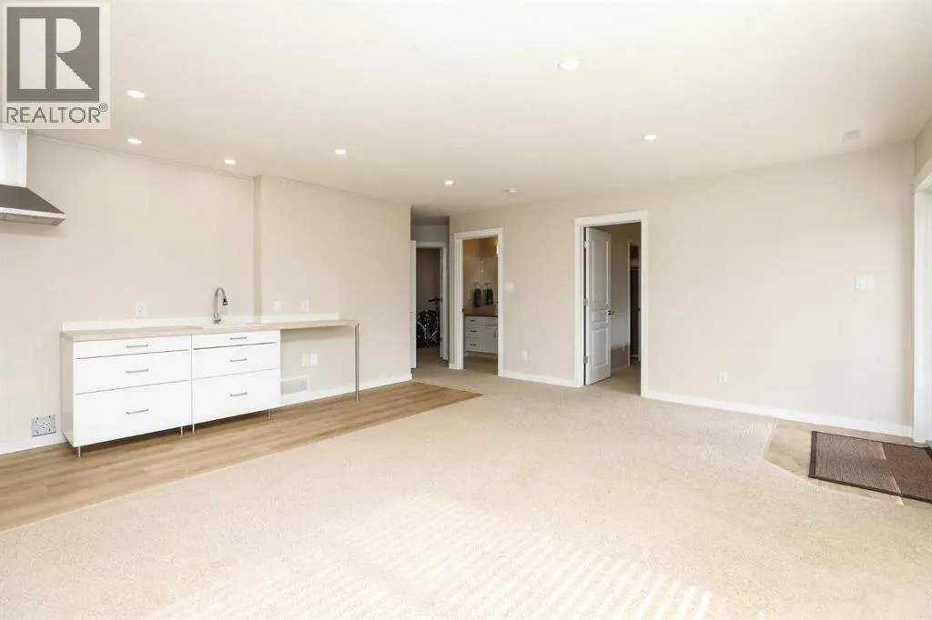 436 Mt Sunburst Crescent W