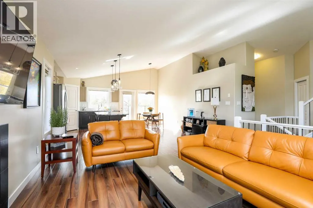 436 Mt Sunburst Crescent W