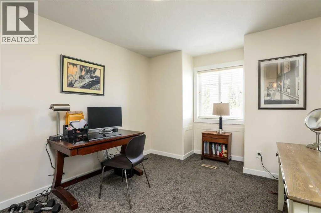 436 Mt Sunburst Crescent W