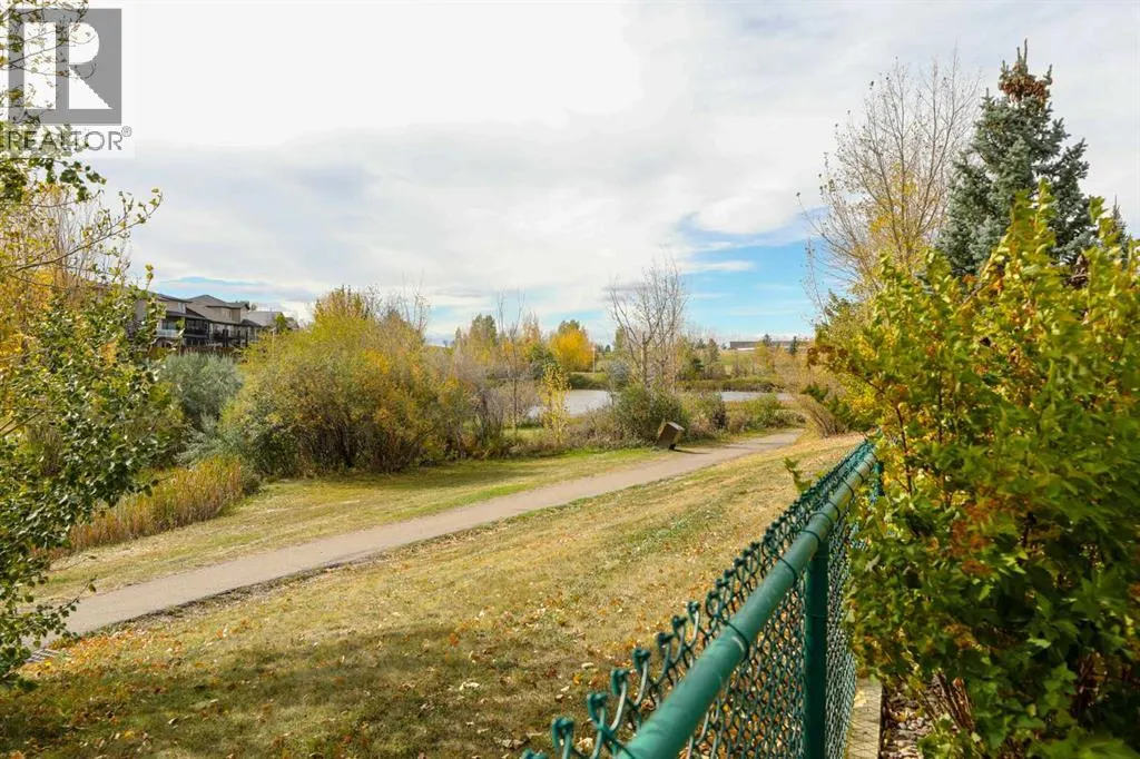 436 Mt Sunburst Crescent W
