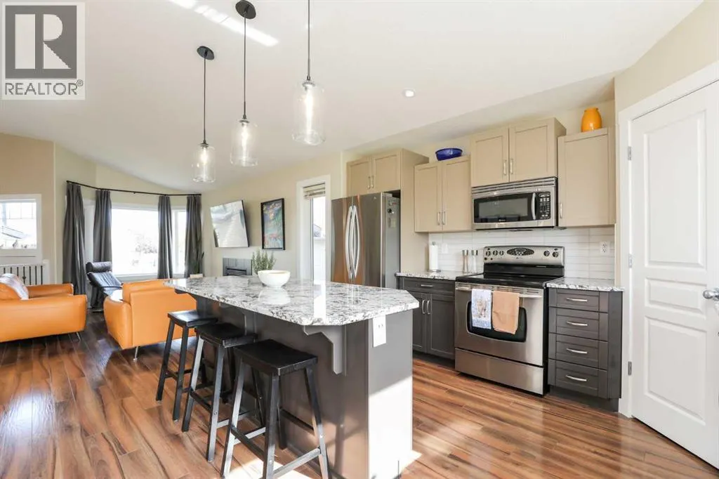 436 Mt Sunburst Crescent W
