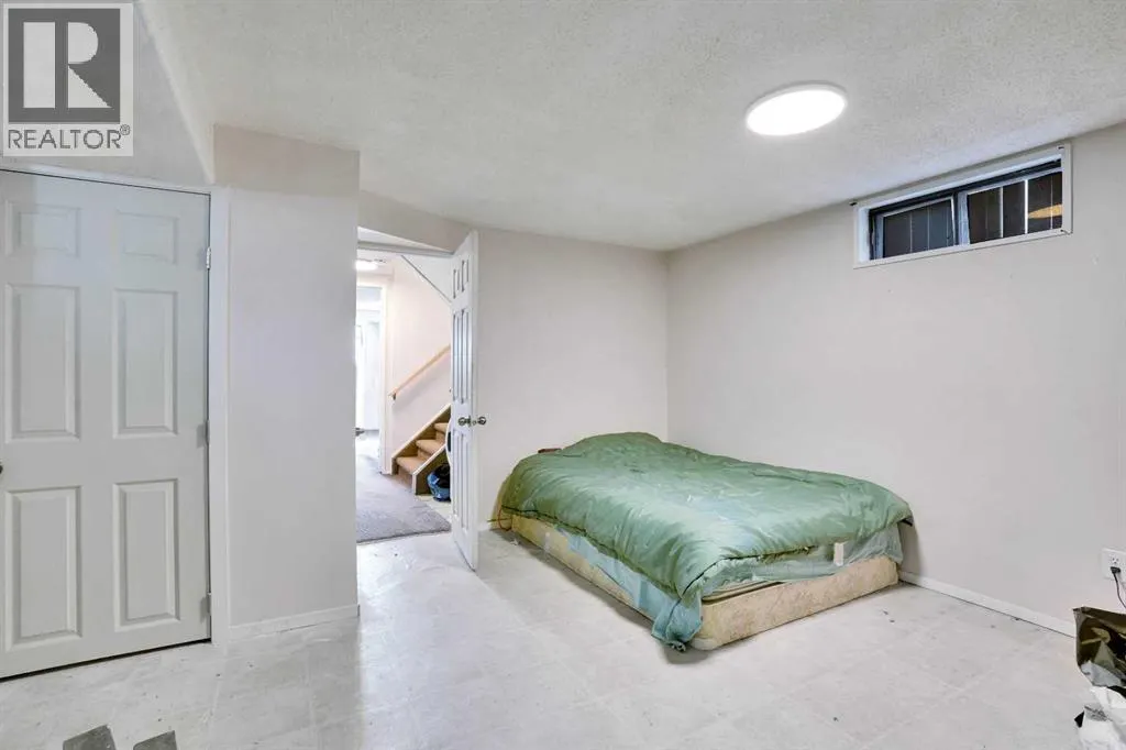 48 WHITWORTH Way NE