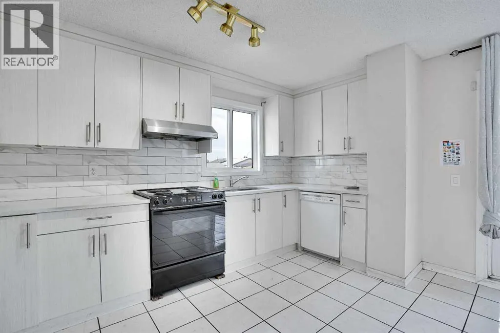 48 WHITWORTH Way NE