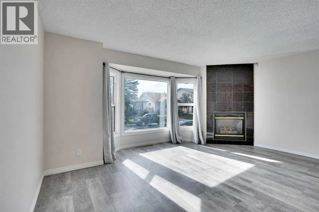 48 WHITWORTH Way NE