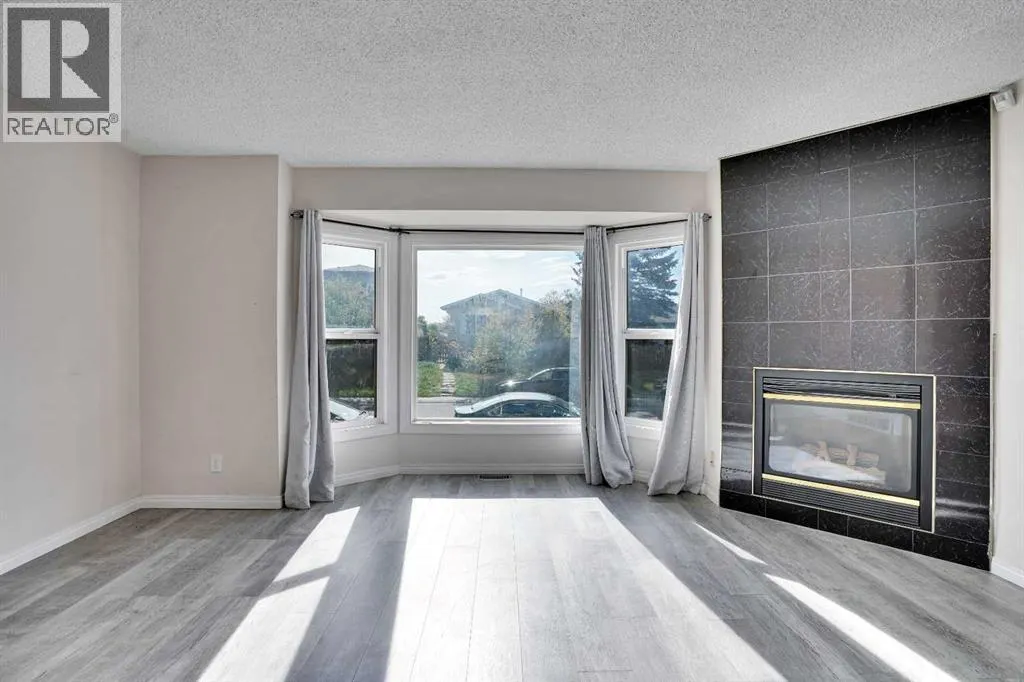 48 WHITWORTH Way NE