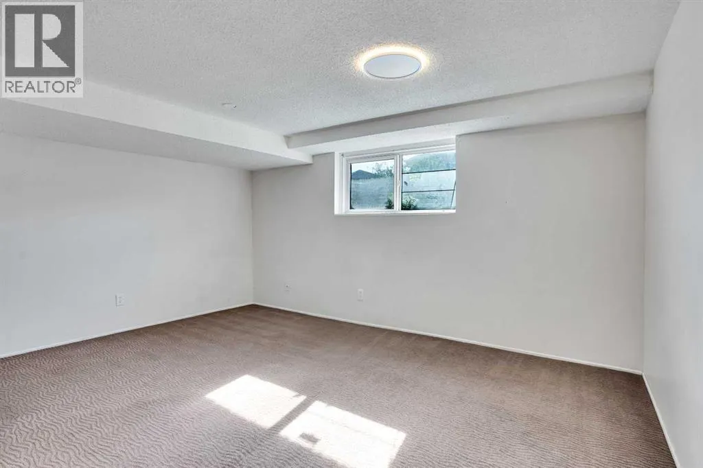 48 WHITWORTH Way NE