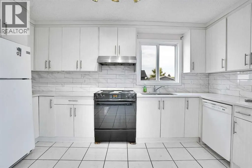 48 WHITWORTH Way NE