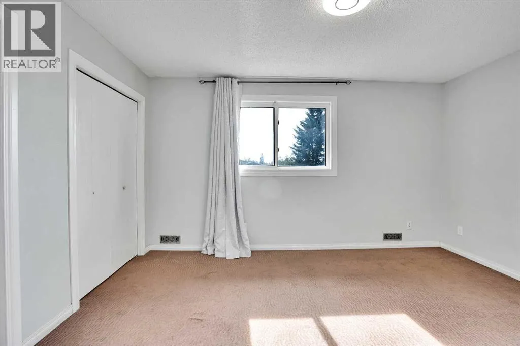 48 WHITWORTH Way NE
