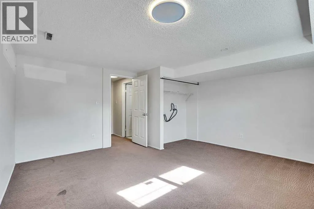48 WHITWORTH Way NE