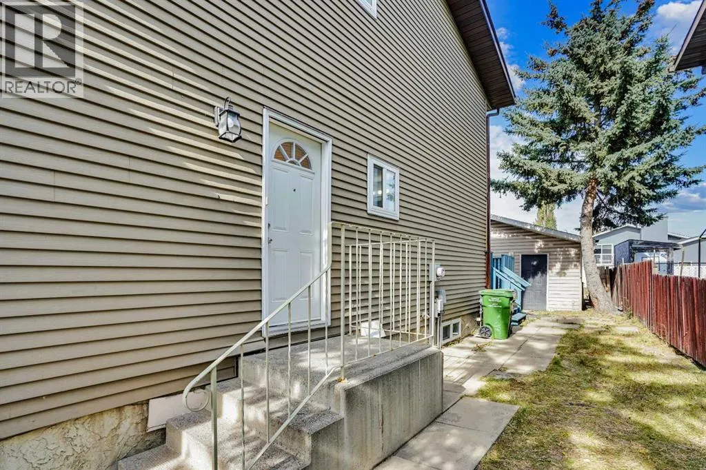 48 WHITWORTH Way NE