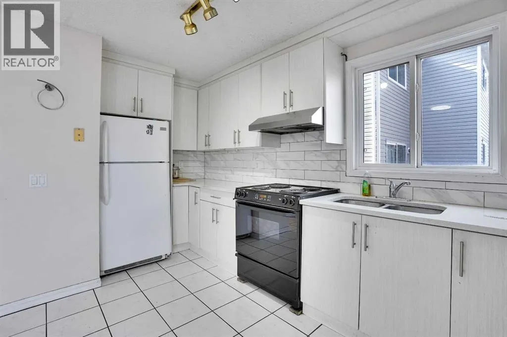 48 WHITWORTH Way NE