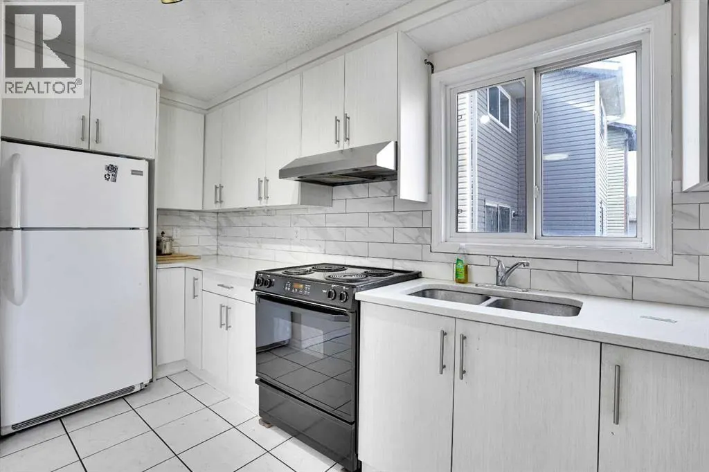 48 WHITWORTH Way NE