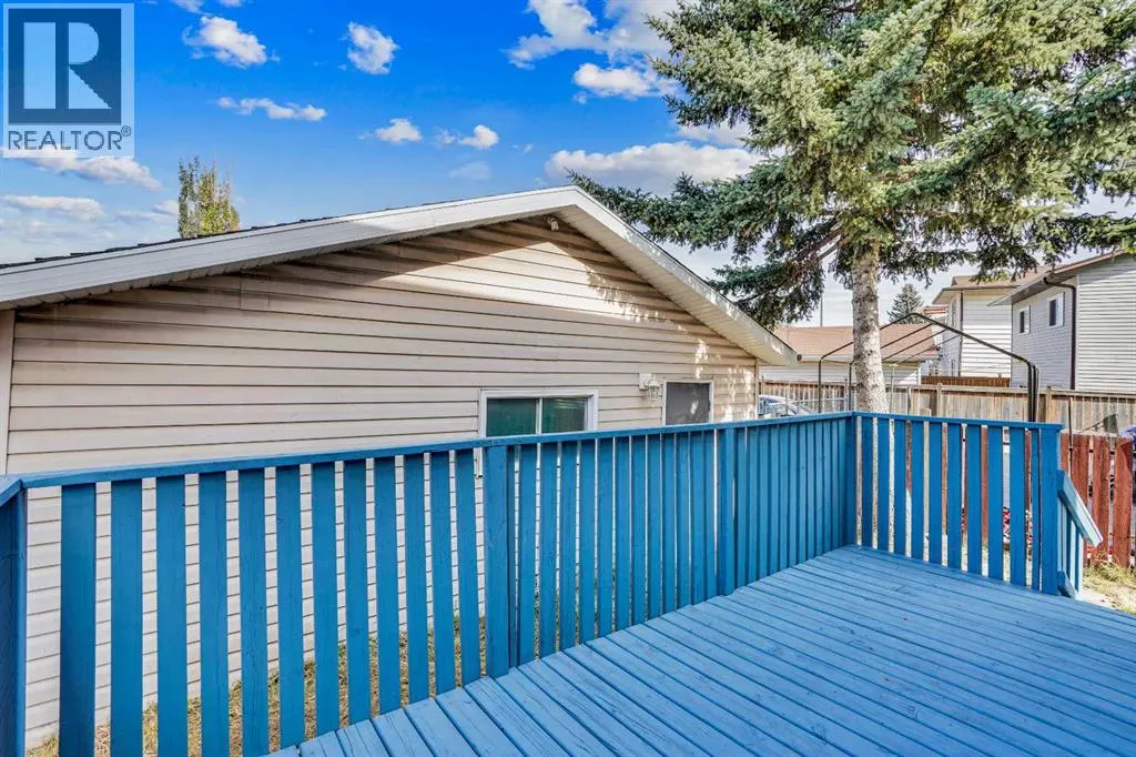 48 WHITWORTH Way NE