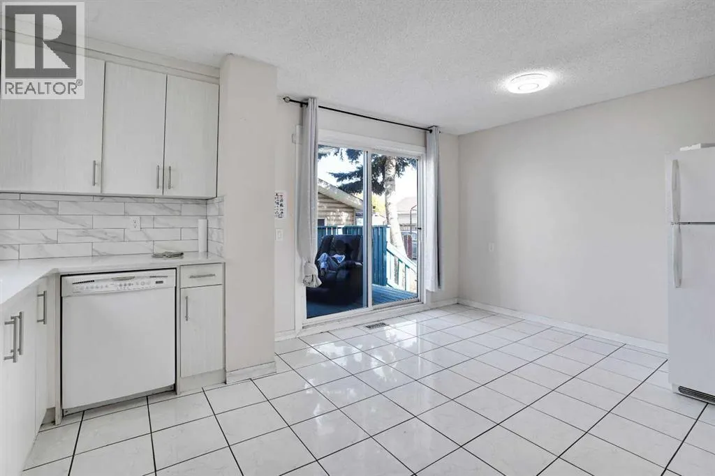 48 WHITWORTH Way NE