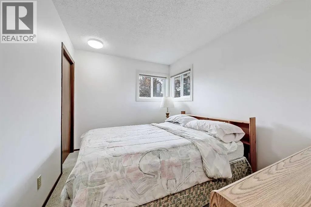 40 Woodview Court SW