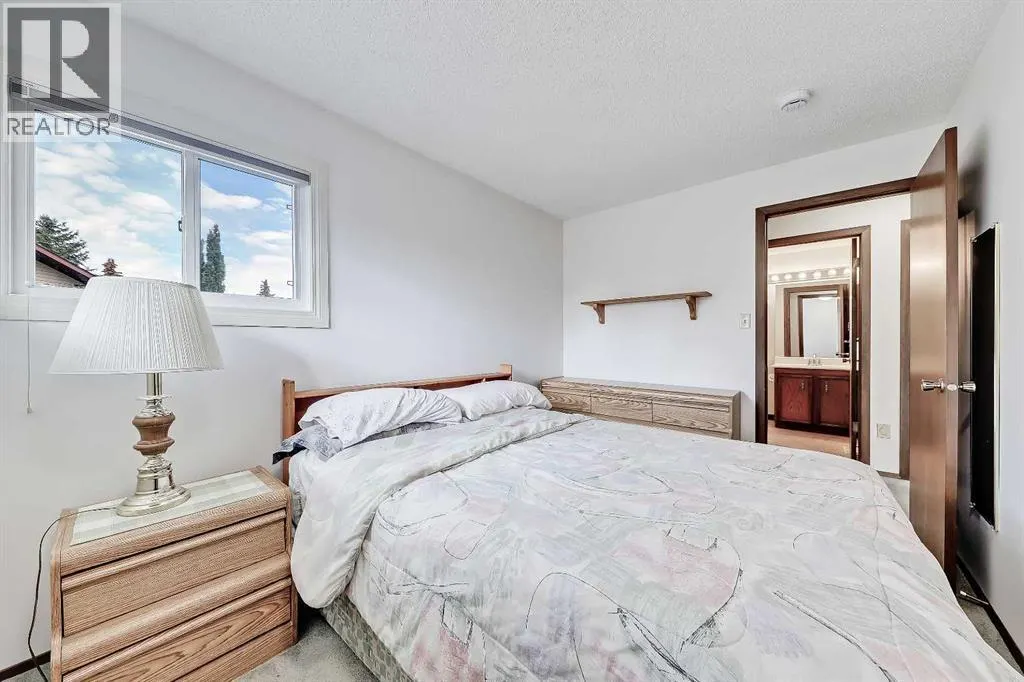40 Woodview Court SW