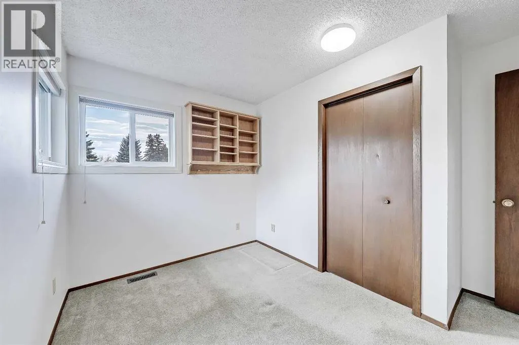 40 Woodview Court SW