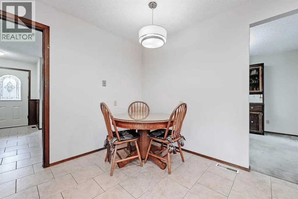 40 Woodview Court SW