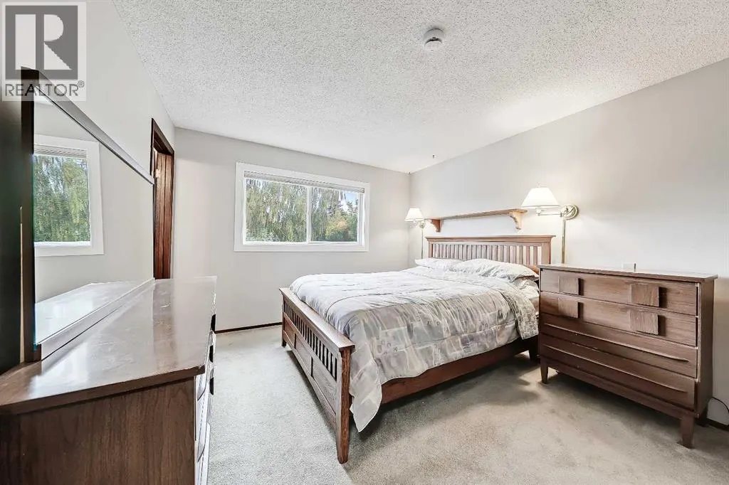 40 Woodview Court SW