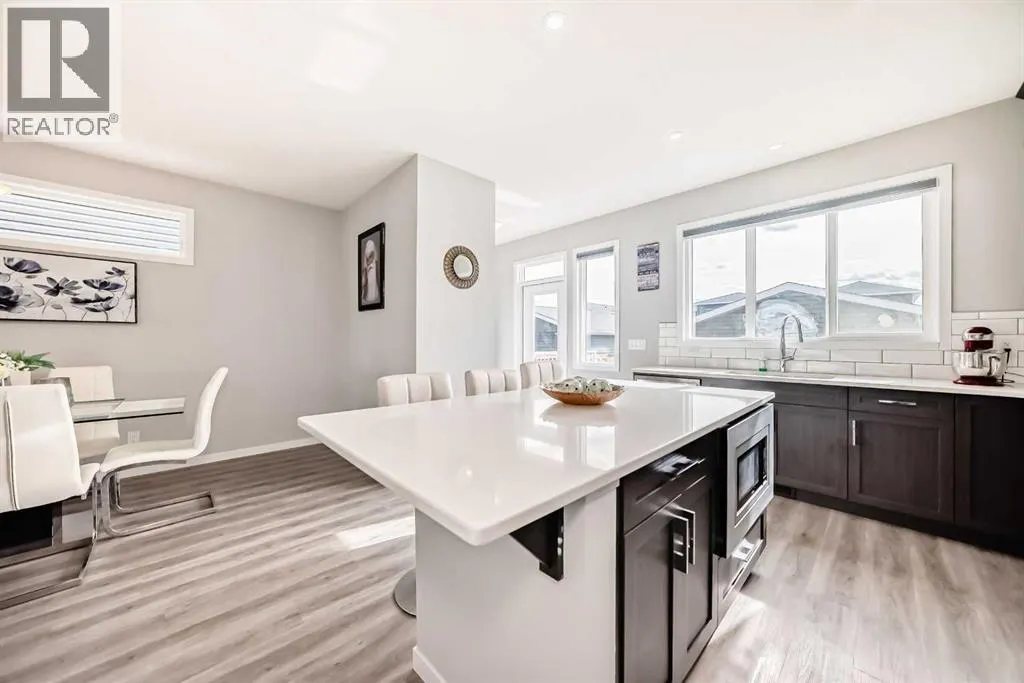 868 WEST LAKEVIEW Drive