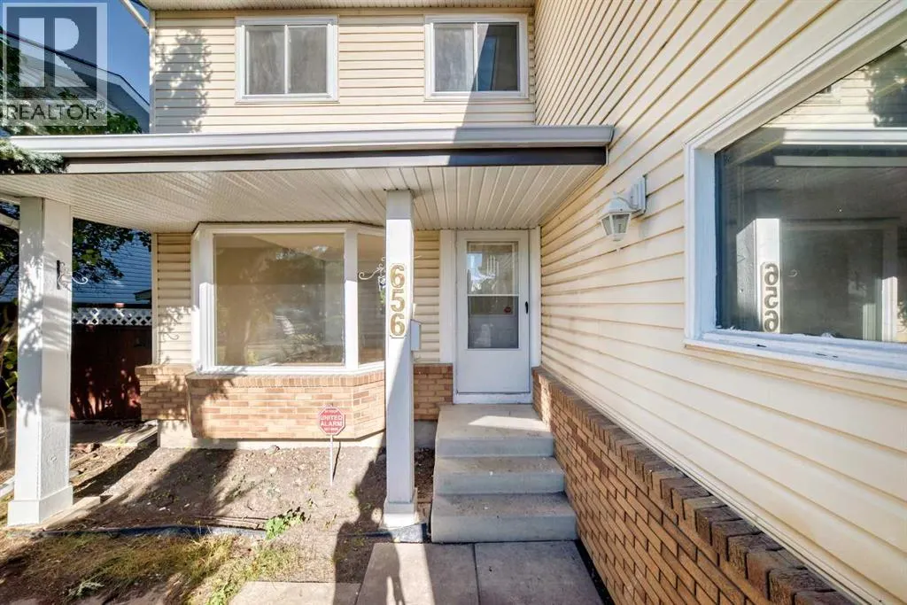 656 Woodbine Boulevard SW