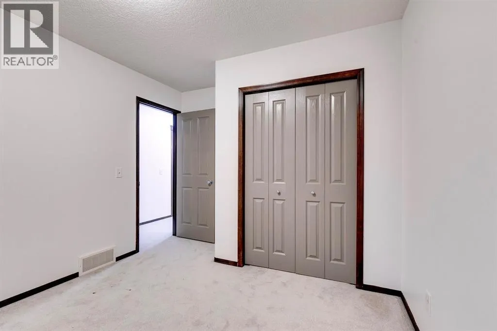 238 Elgin Manor SE