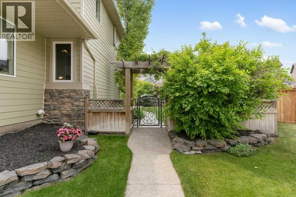 84 Panatella Manor NW