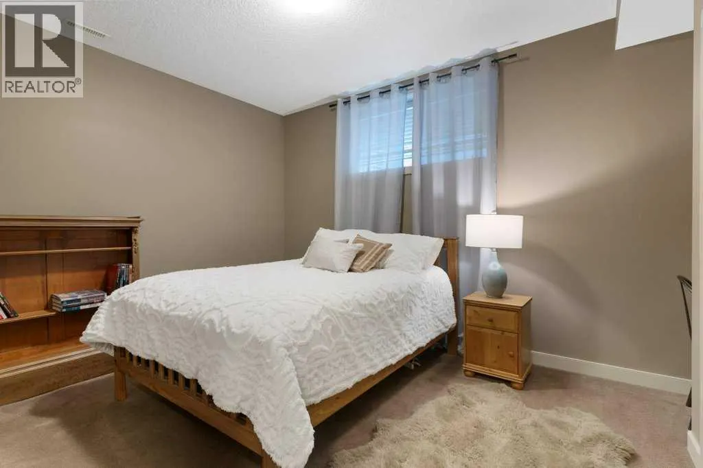 84 Panatella Manor NW