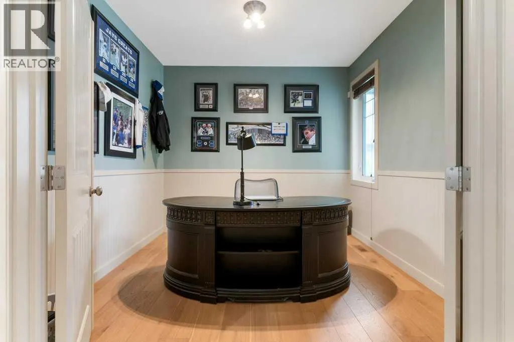 84 Panatella Manor NW