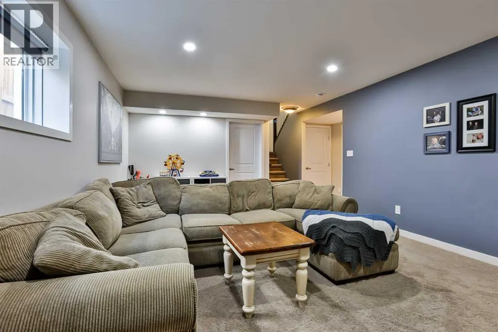 381 Moonlight Way West  W