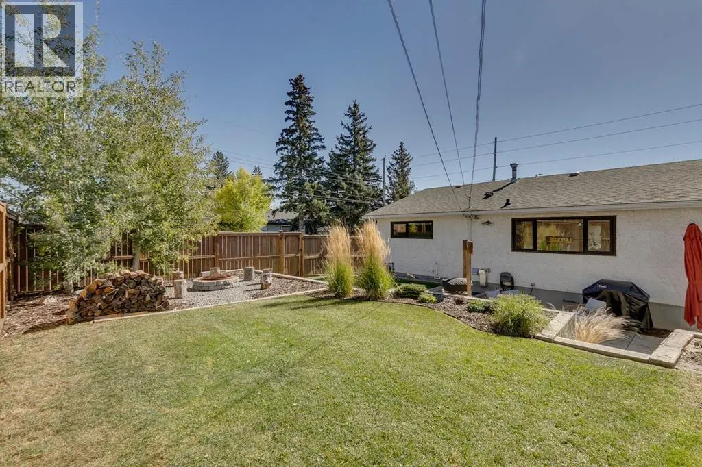 1240 Mapleglade Crescent SE