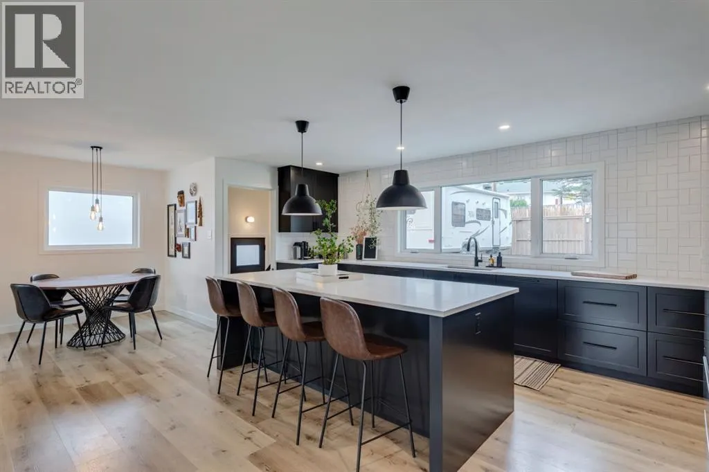 1240 Mapleglade Crescent SE