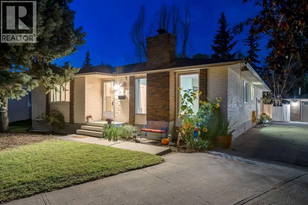 220 Oakridge Place SW