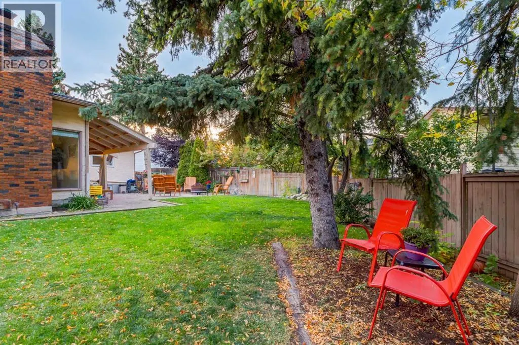220 Oakridge Place SW