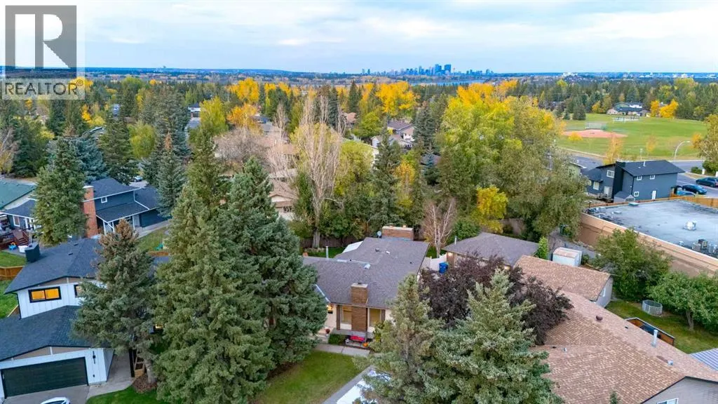 220 Oakridge Place SW