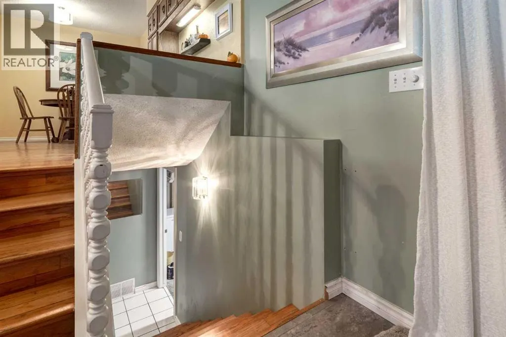 220 Oakridge Place SW