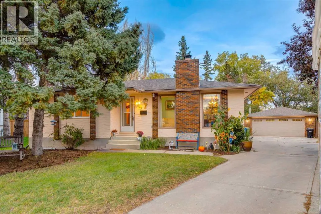 220 Oakridge Place SW