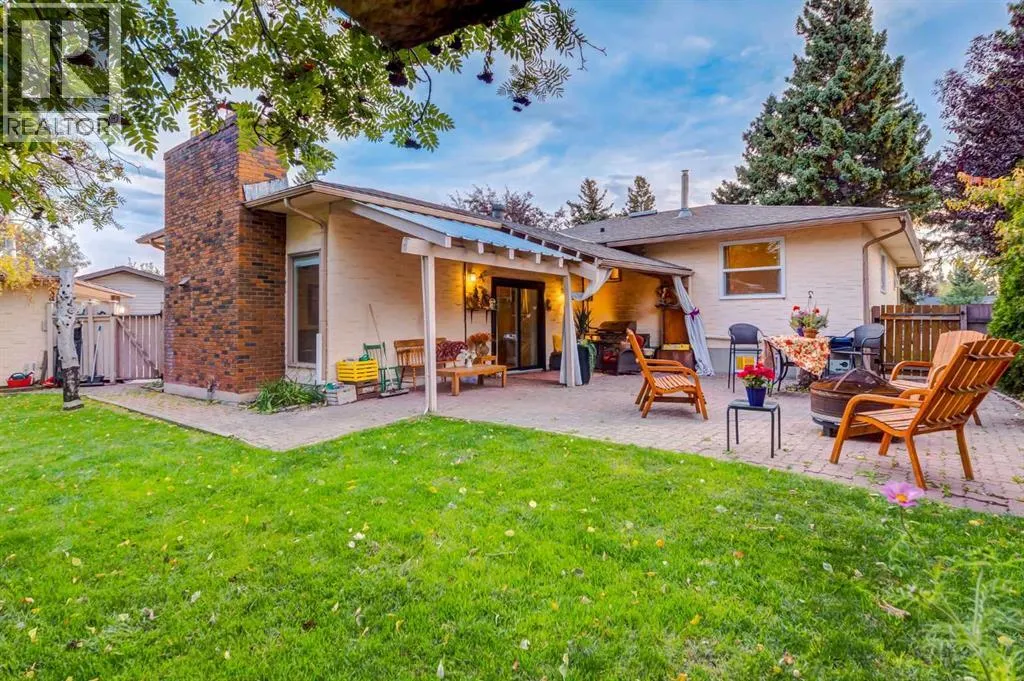 220 Oakridge Place SW