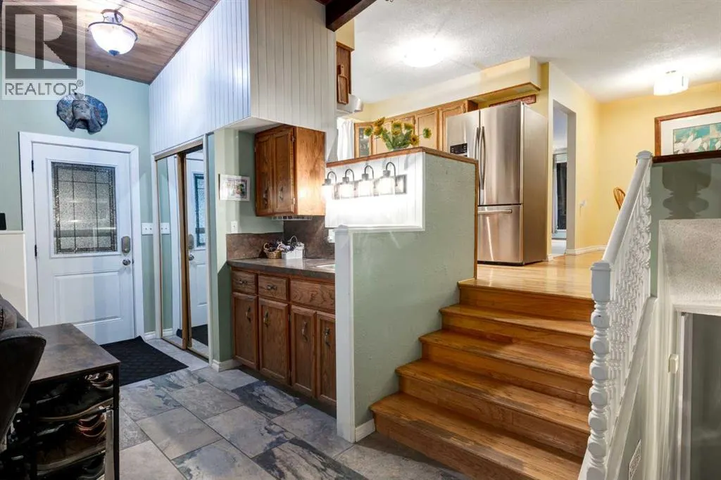 220 Oakridge Place SW