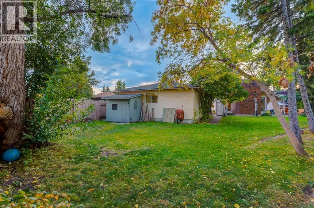 220 Oakridge Place SW