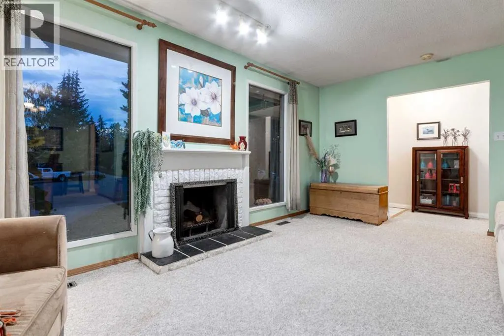 220 Oakridge Place SW