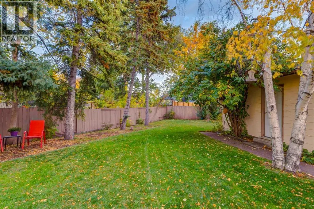 220 Oakridge Place SW