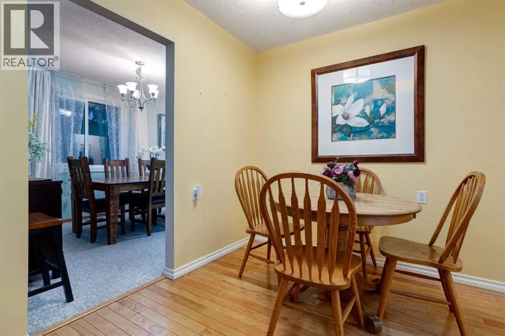 220 Oakridge Place SW