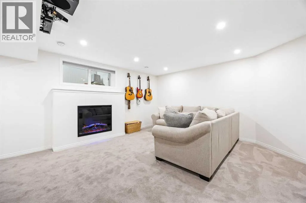 16 Tuscany Ravine Court NW