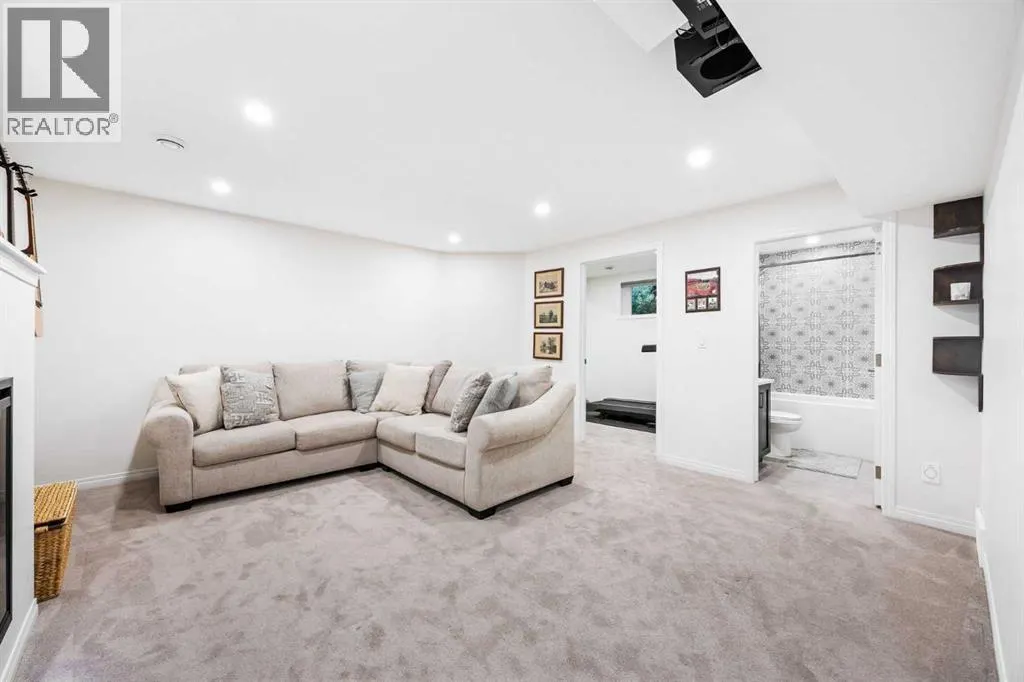 16 Tuscany Ravine Court NW
