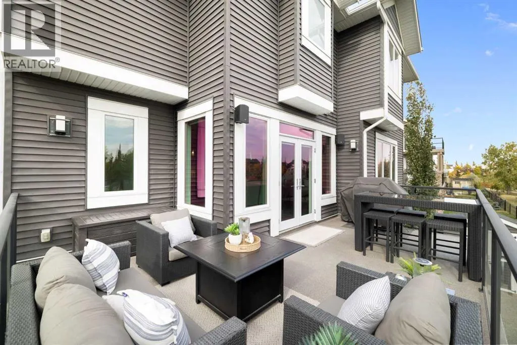 158 Canoe Crescent SW