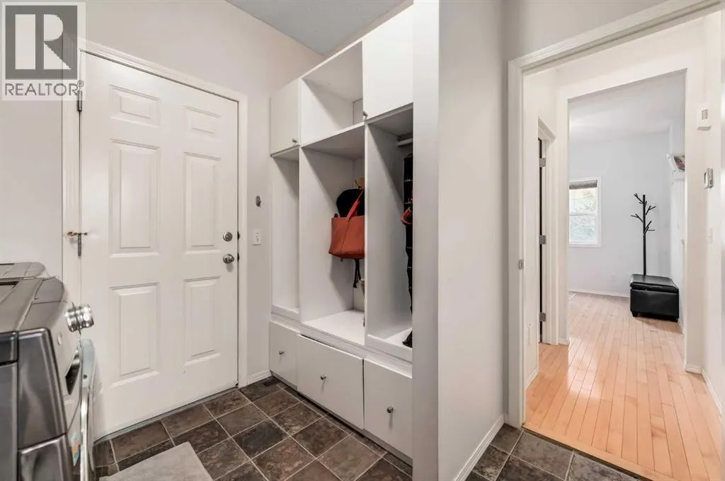 1 Cougarstone Villas SW
