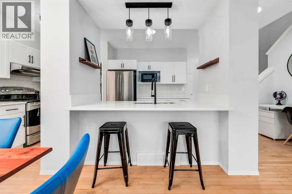 1 Cougarstone Villas SW
