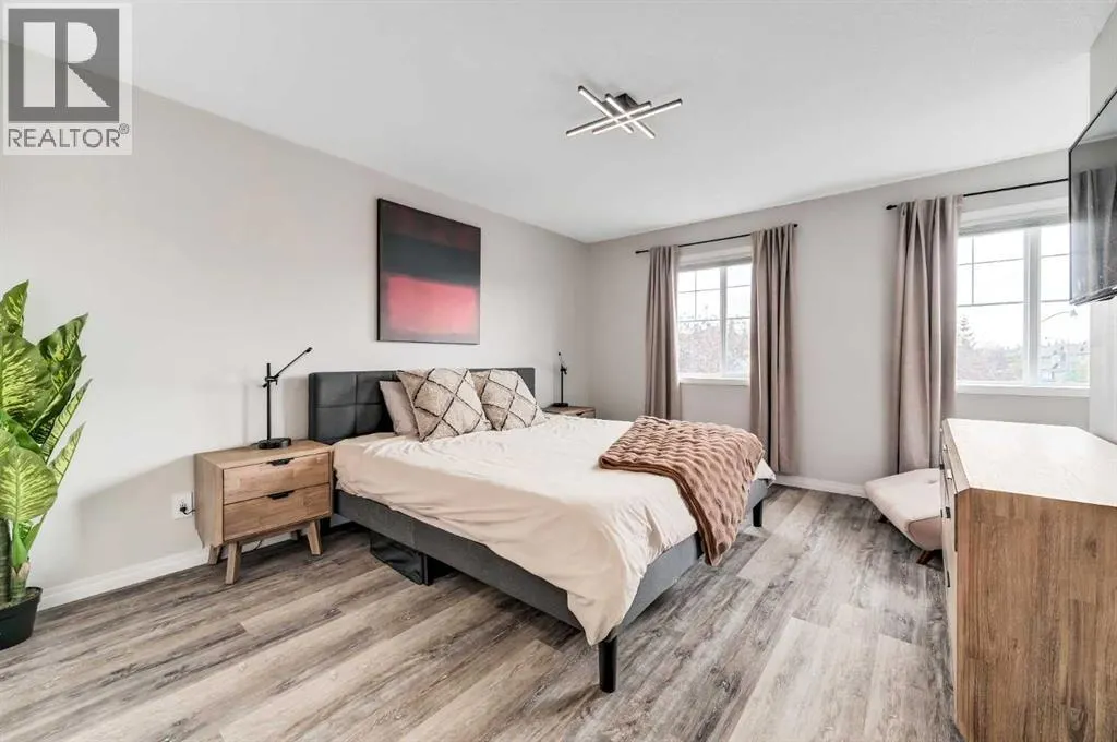 1 Cougarstone Villas SW