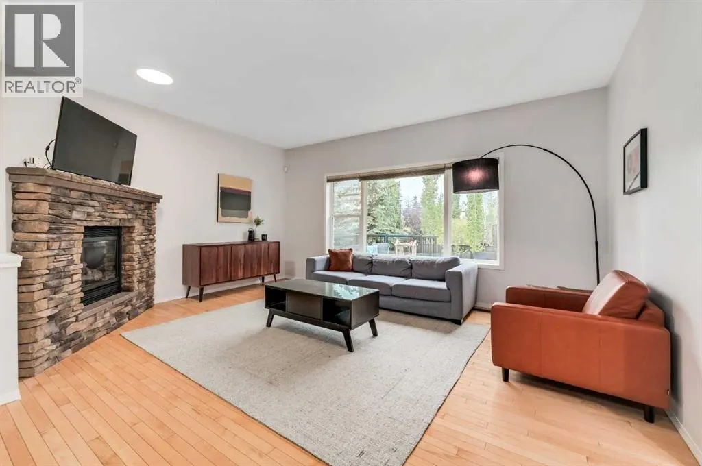 1 Cougarstone Villas SW